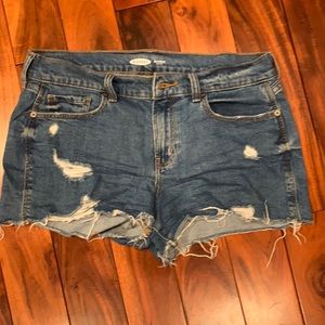 Mid-rise boyfriend shorts